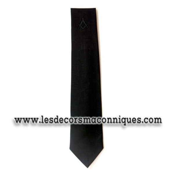 cravate noire unie